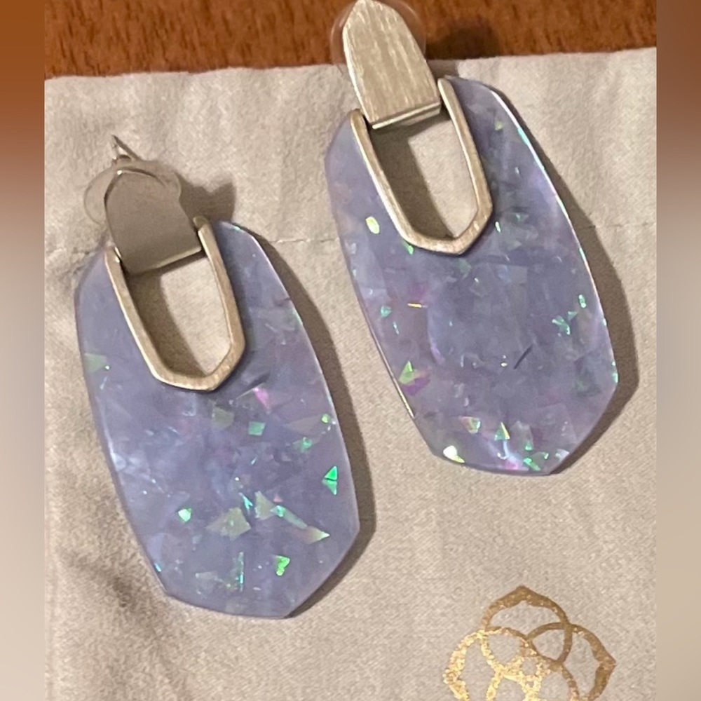 Kendra Scott Kailyn Geometric Drop Earrings In Rhod/irdscnt Lilac Illsn